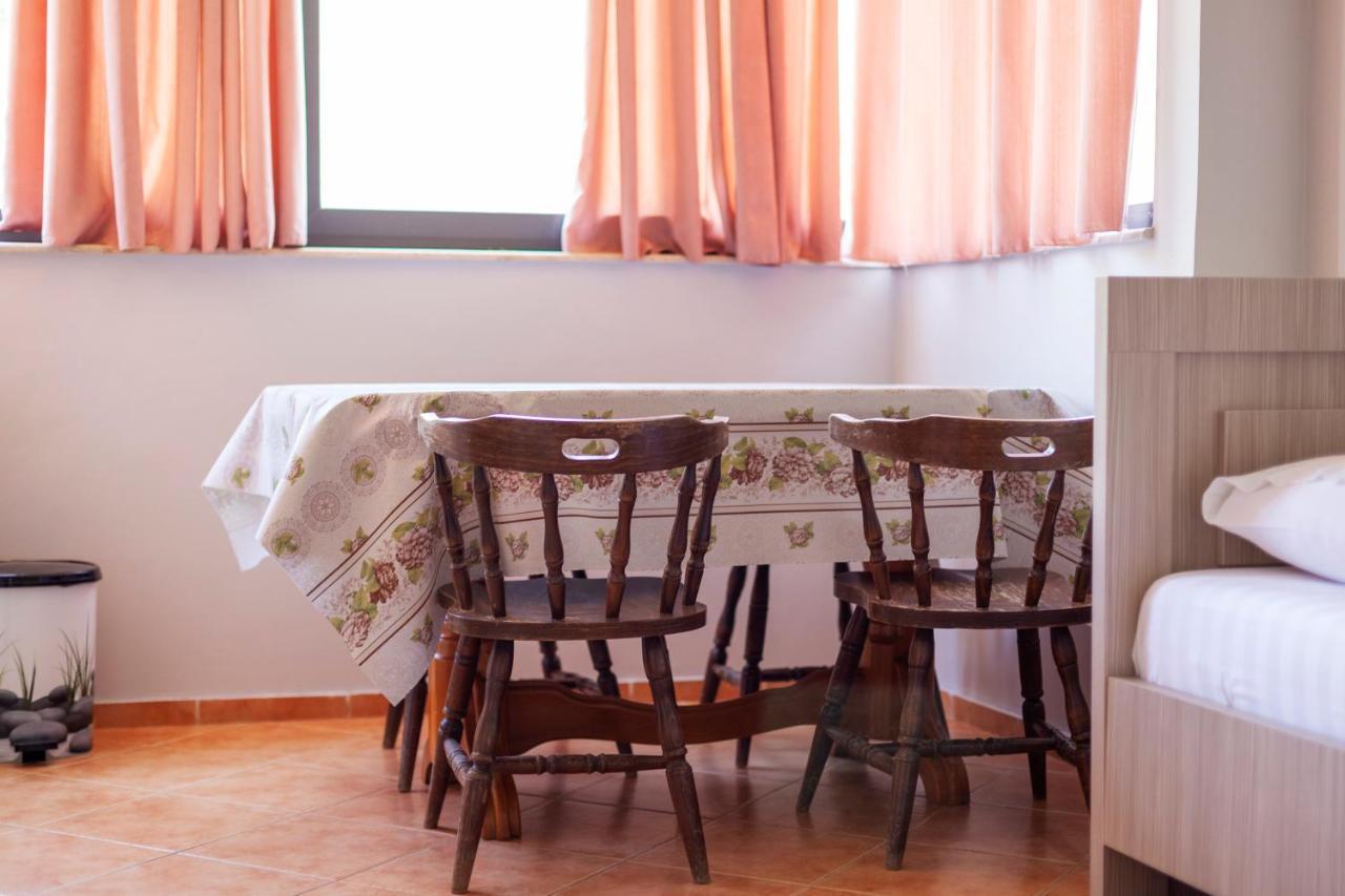 Toni Retzo Rooms Химара Экстерьер фото